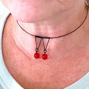 Wired choker with red beads